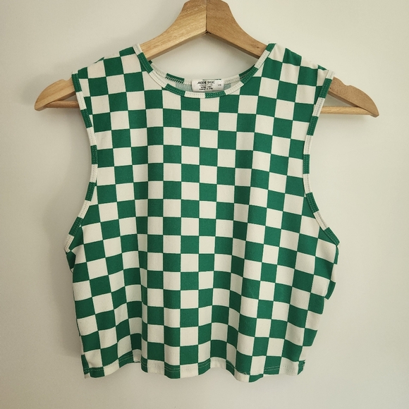 3/20$•GREEN CHECKERED CROP TOP ● L - Picture 4 of 4